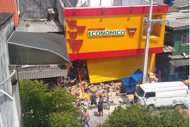 Teto De Supermercado Desaba E Deixa Pessoas Soterradas No Grande Recife